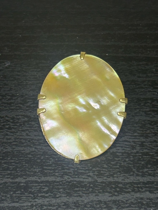 Jewelry - Oval Mother-of-Pearl Cabochon Pendant in Iridescent Gold